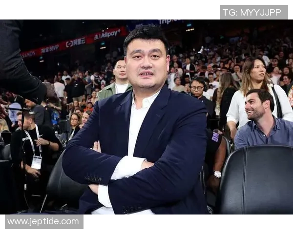 足球明星们热议姚明身高对运动的影响与启示